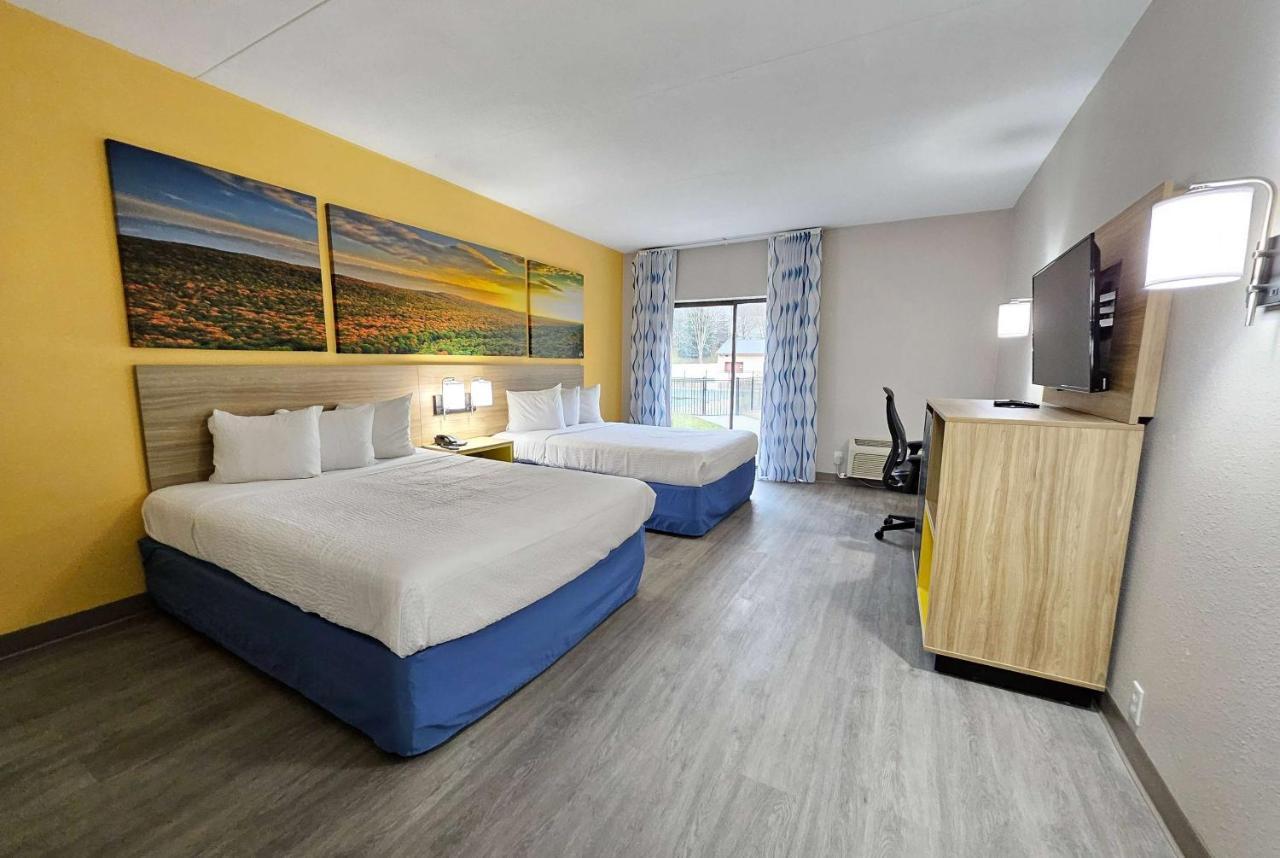 Days Inn By Wyndham Berlin Meriden Exterior foto